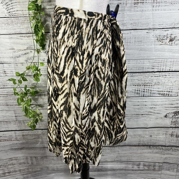 Talbots Skirt size 10 Black Gold Tiger Knee A Line Pleated Modest Career Church - Picture 8 of 10